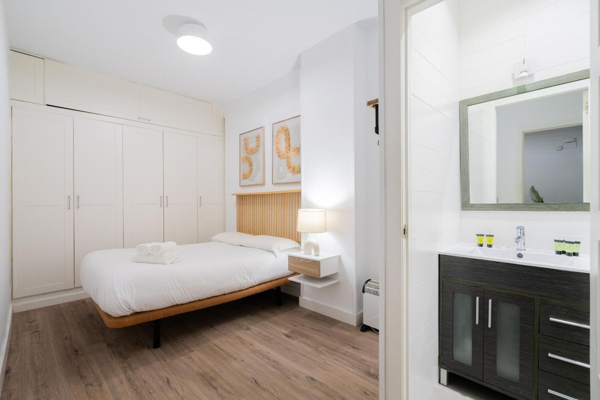 Apartamento En Chueca Para 4 Personas Alquiler Temporal Madri Exterior foto