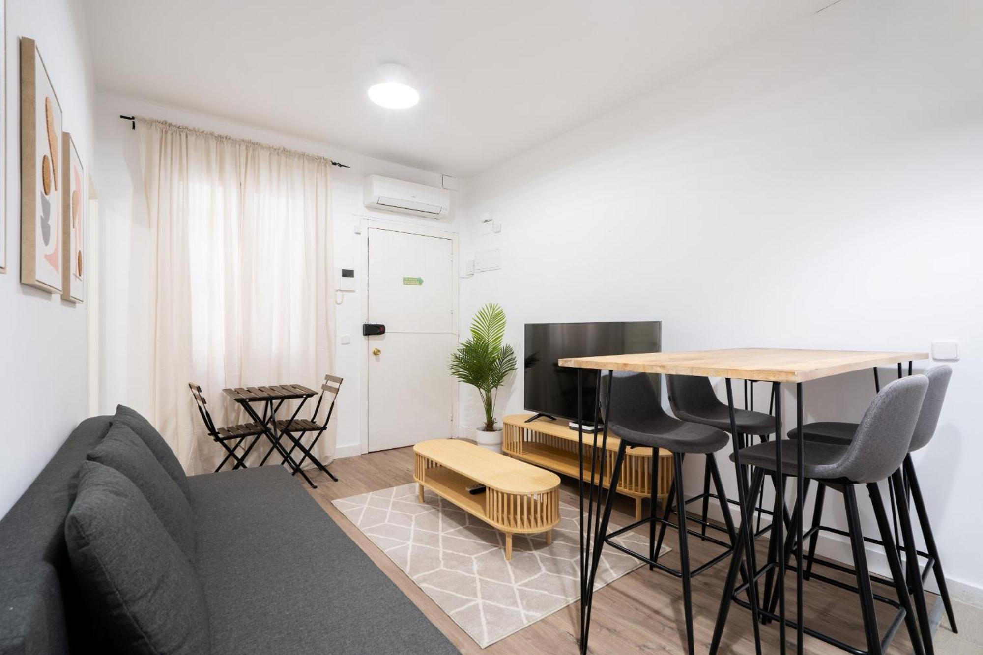 Apartamento En Chueca Para 4 Personas Alquiler Temporal Madri Exterior foto