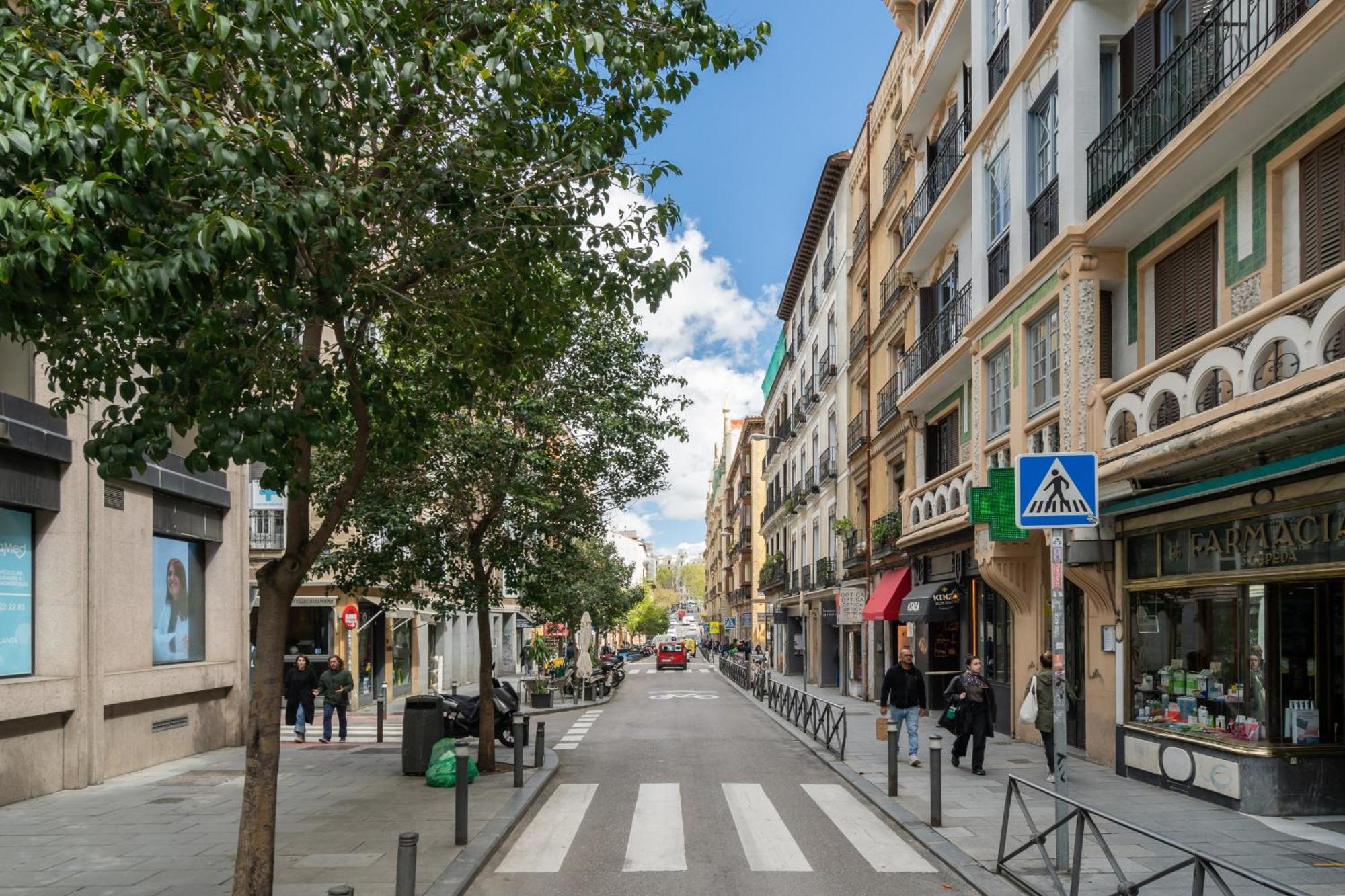 Apartamento En Chueca Para 4 Personas Alquiler Temporal Madri Exterior foto