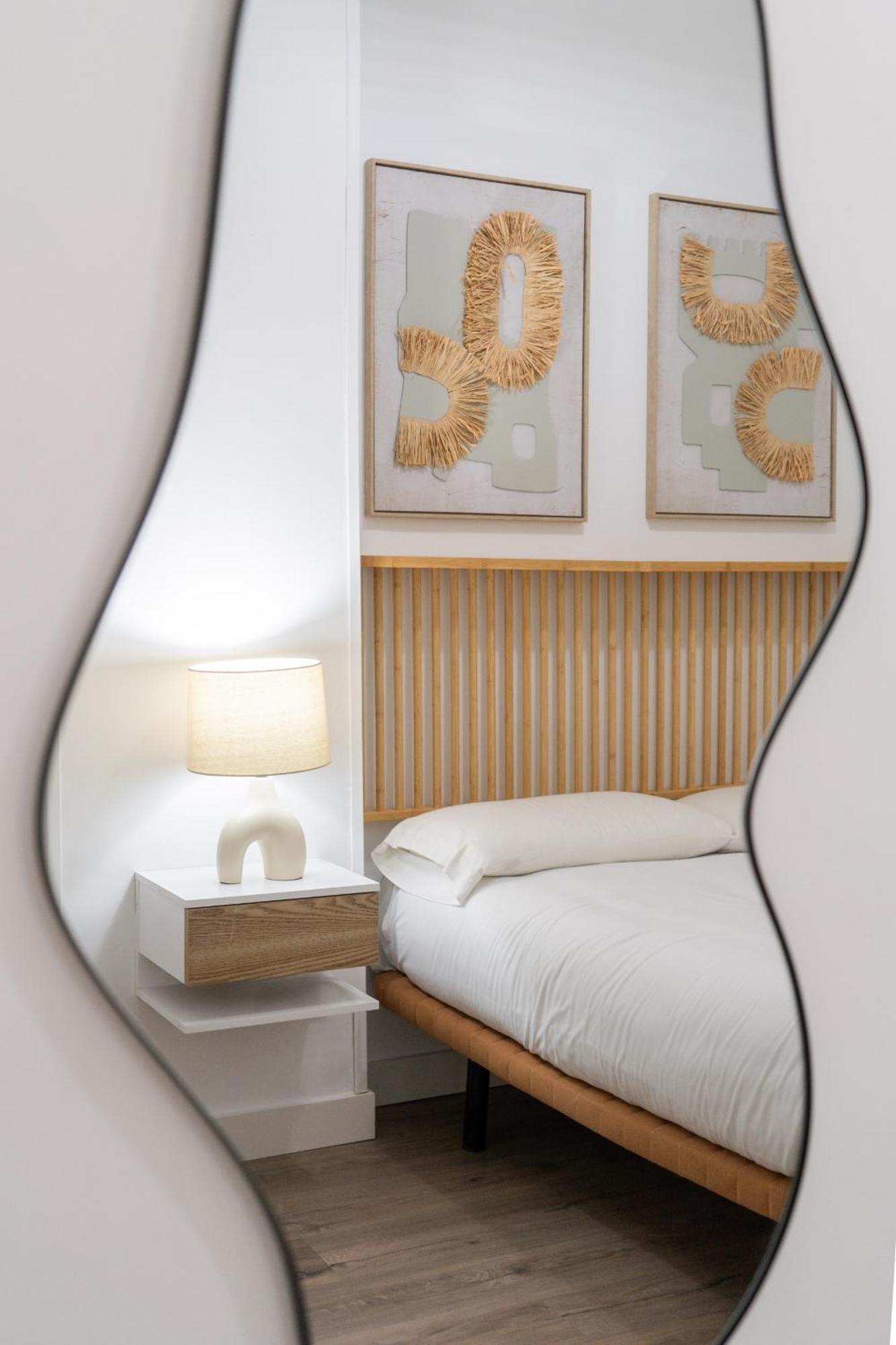 Apartamento En Chueca Para 4 Personas Alquiler Temporal Madri Exterior foto